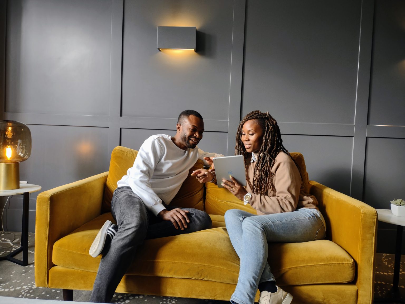 5 Easiest Online Business Ideas To Make Extra £1,000 a Month